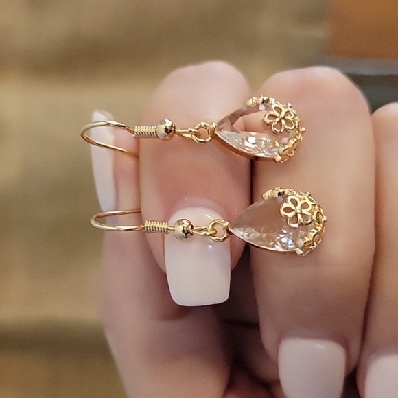 Faceted Crystal Gold Lace Drop Earrings - Picture 3 of 6